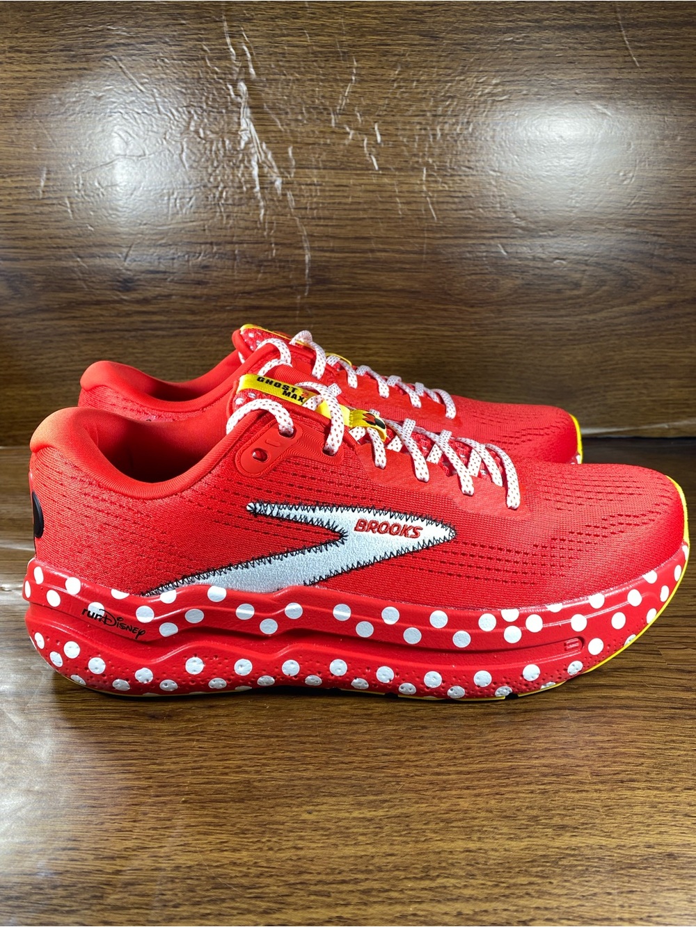 Brooks Ghost Max 2 Minnie Mouse Mens Running Walking Shoe Size 10 Run Disney - Picture 2 of 12